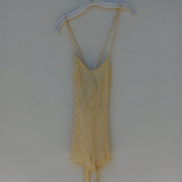 Yellow Ditsy 90s StyleFloral Shorts Romper Size S Festival Summer Beach Vacation - Picture 1 of 15